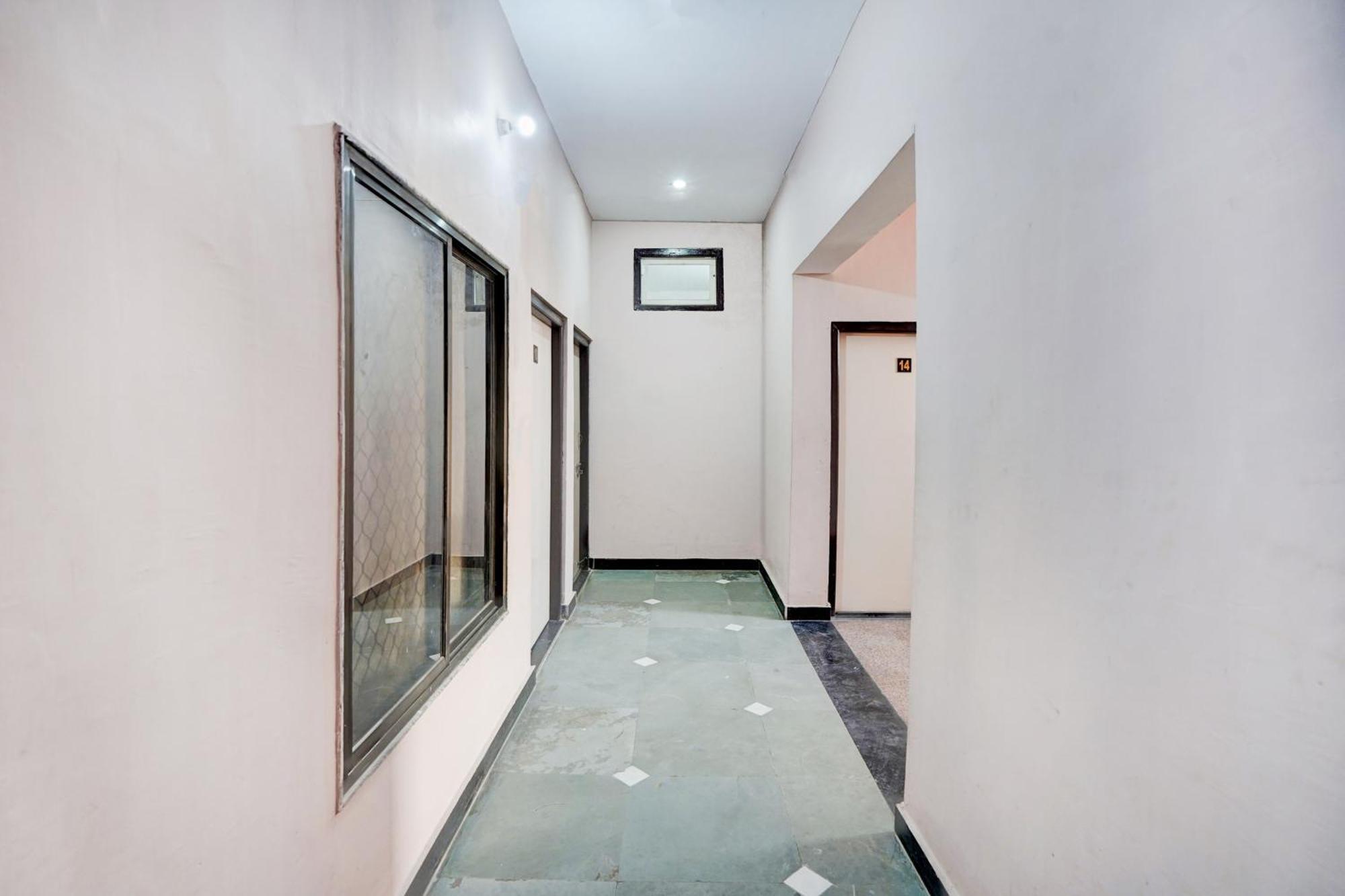 Hotel O Ramdut Palace Guest House Faizābād Eksteriør billede