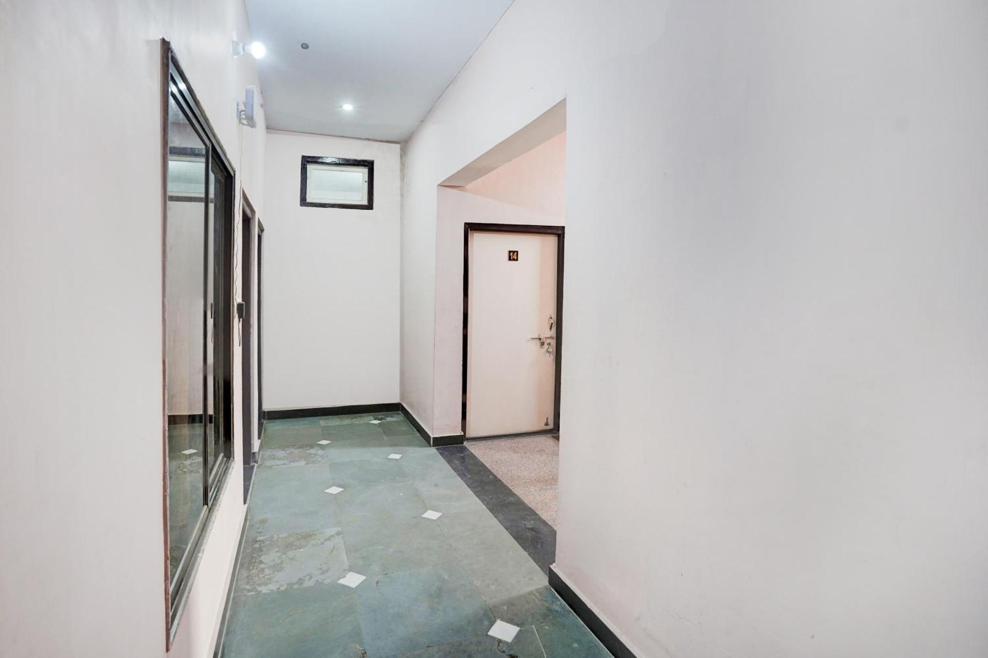 Hotel O Ramdut Palace Guest House Faizābād Eksteriør billede